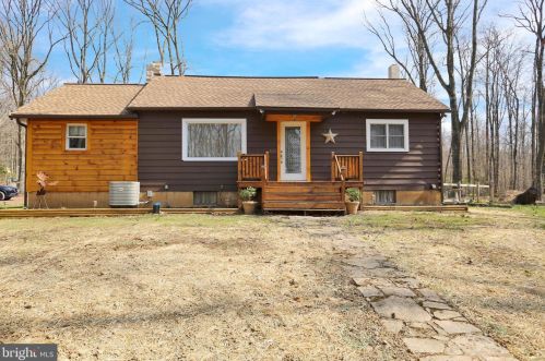 467 Airport Rd, Schubert, PA 19507-9693