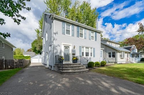 61 Maple Ave, Greystone Park, NJ 07950-1835