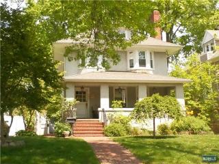 262 Clinton Pl, Hackensack NJ  07601-2801 exterior