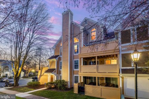 1530 Church Hill Pl, Herndon, VA 20194-1230