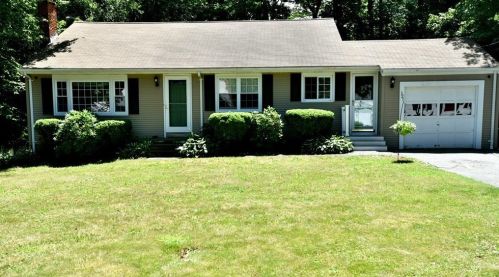 121 Sunset Dr, Raynham, MA 02767-1339