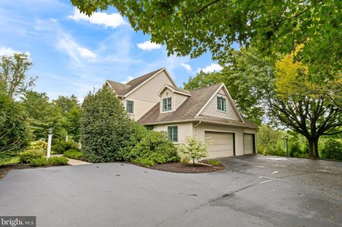 2515 Shaub Rd, Lancaster, PA 17601-3752
