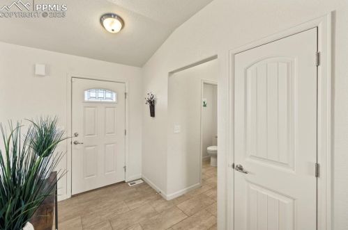 1184 Jaroso Dr, Pueblo, CO 81007-1195