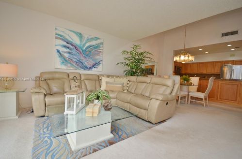 14528 Balgowan Rd, Hialeah FL  33016-6436 exterior