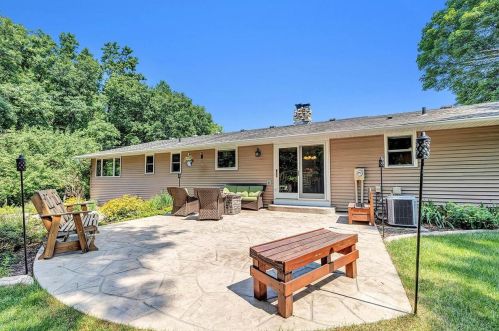 374 Huron Rd, Green Bay, WI 54311-7664