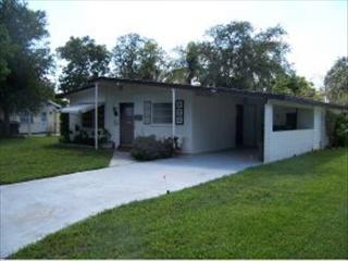 863 Hemlock St, Melbourne, FL 32935-5009