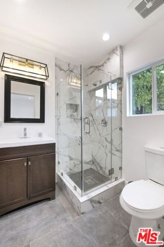 5143 Newcastle Ave, Van Nuys CA  91316-3512 exterior