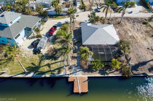 267 Flamingo St, Fort Myers Beach FL  33931-4311 exterior