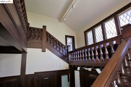 400 34 St, Oakland CA 94608-4211 exterior