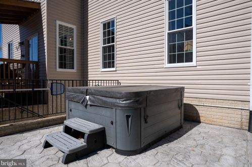 6029 Hot Spring Ln, Fredericksburg VA  22407-3708 exterior