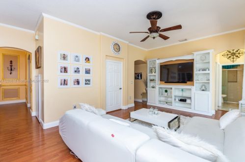 19270 29 Ct, Hollywood FL 33029-2474 exterior