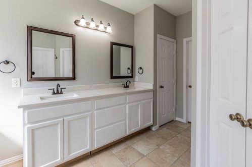 1405 Glen Hollow Ln, Lewisville TX  75028-3870 exterior
