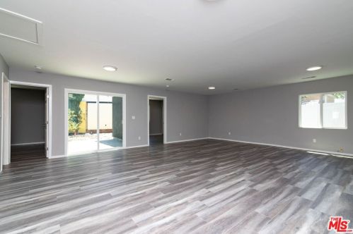 16038 Hartland St, Van Nuys CA 91406-4520 exterior