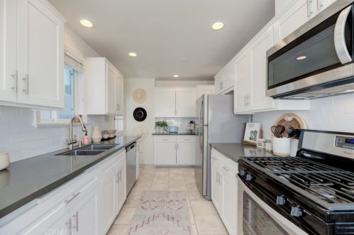 212 41st St, Manhattan Beach CA  90266-3141 exterior