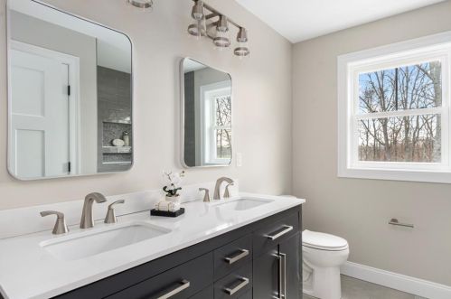 885 Sachem Rd, North Kingstown RI  02852-2147 exterior
