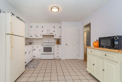 45 Ackerman St, Salem NH  03079-3401 exterior