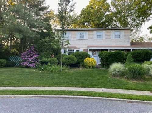 207 Clarinet Ln, Holbrook, NY 11741-4603