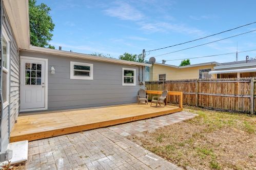 1047 48th Ave, Saint Petersburg FL  33703-3633 exterior