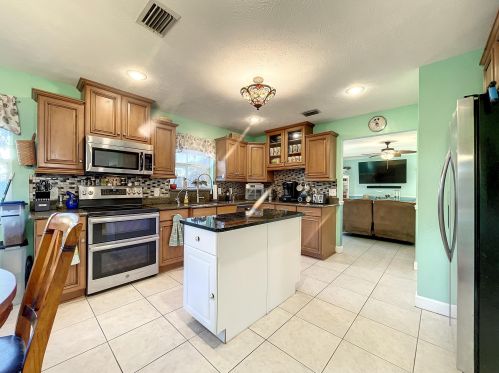 1726 Berkshire Blvd, Fort Pierce FL 34952-7112 exterior