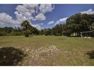1049 Foster Rd, Sebastian, FL 32958-4101