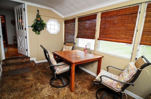 90 Woodcrest Rd, Springfield MA 01129-2116 exterior