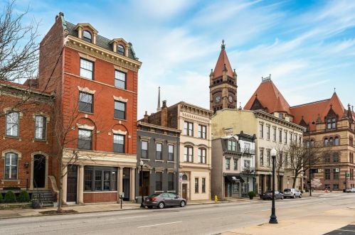 221 9th St, Cincinnati, OH 45202-1906
