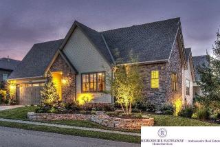 15808 Hartman Ave, Omaha, NE 68116-8521