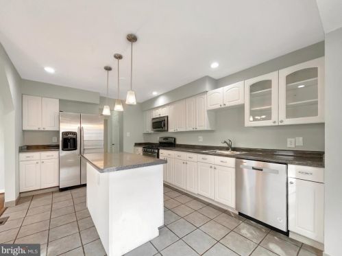 7294 Olde Lantern Way, Springfield VA  22152-3569 exterior