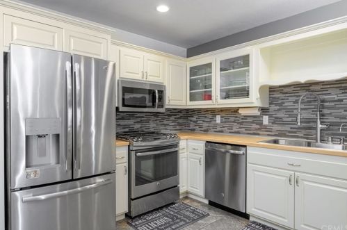 23123 Wildwood Rd, Santa Clarita, CA 91321-3811