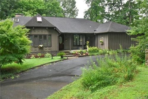 255 Canterbury Way, Hendersonville, NC 28792-5218