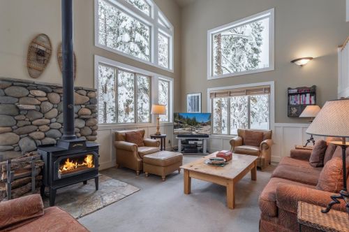 11720 Mougle Ln, Truckee CA  96161-6108 exterior