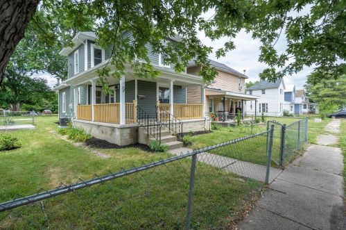 932 Lakeview Ave, Washington Ch, OH 43160-1033