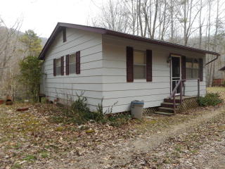 226 Falcon Crest Dr, Franklin, NC 28734-0005