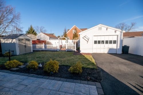 129 15th Ave, Manville NJ  08835-1609 exterior