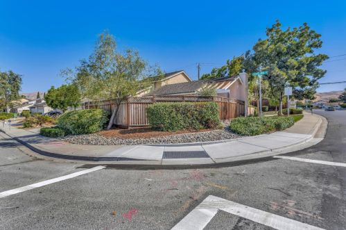 1397 Mount Shasta Ave, Milpitas, CA 95035-6964