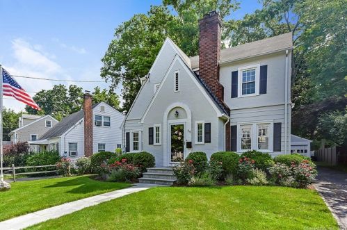 89 Woodmere Rd, Stamford, CT 06905-4423