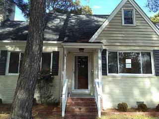 190 Blades St, Norfolk, VA 23503-4704