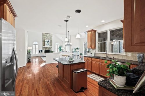 3211 Winter Sun Ter, Herndon VA  20171-1939 exterior