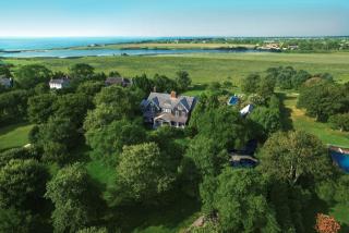 42 Beach Ln, Wainscott, NY 11975-2008
