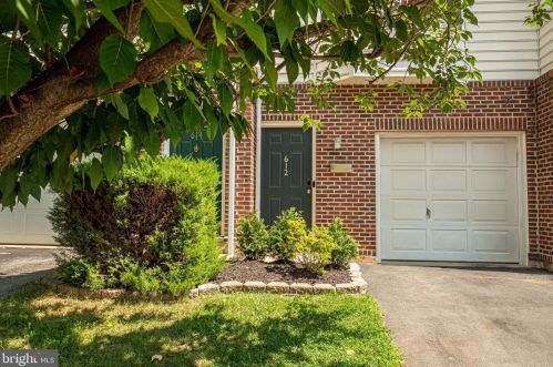 612 Hawley St, Wilmington, DE 19805-2823