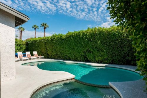 3670 Mesquite Ave, Palm Springs CA  92264-3400 exterior