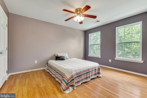 11 Broad Way, Lovettsville VA  20180-8608 exterior