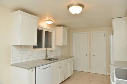 147 Hartford Ave, Hartford CT  06109-1809 exterior