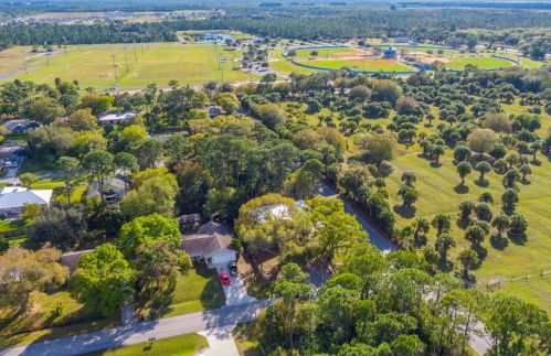 8407 Winter Gdn Pkwy, Fort Pierce FL  34951-1858 exterior