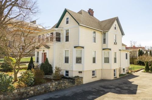 5 Todd Pl, Crotonville NY  10562-3424 exterior