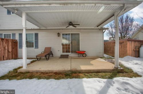 6550 Baywood Dr, Harrisburg PA 17111-6894 exterior