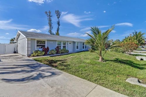 1981 48th St, Naples, FL 34116-5731