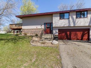 1807 Walnut Ln, Saint Paul, MN 55122-2445