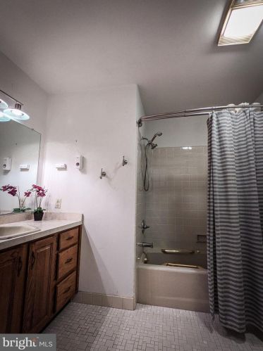 619 Davis Rd, Cheltenham PA  19012-1636 exterior