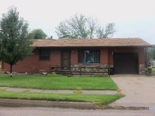 2513 Yoder Dr, Burlington, IA 52601-2351